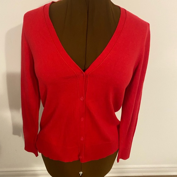 ❤️REITMANS  ESSENTIALS ❤️Red button- up cardigan in medium. Like new condition. - Picture 11 of 14